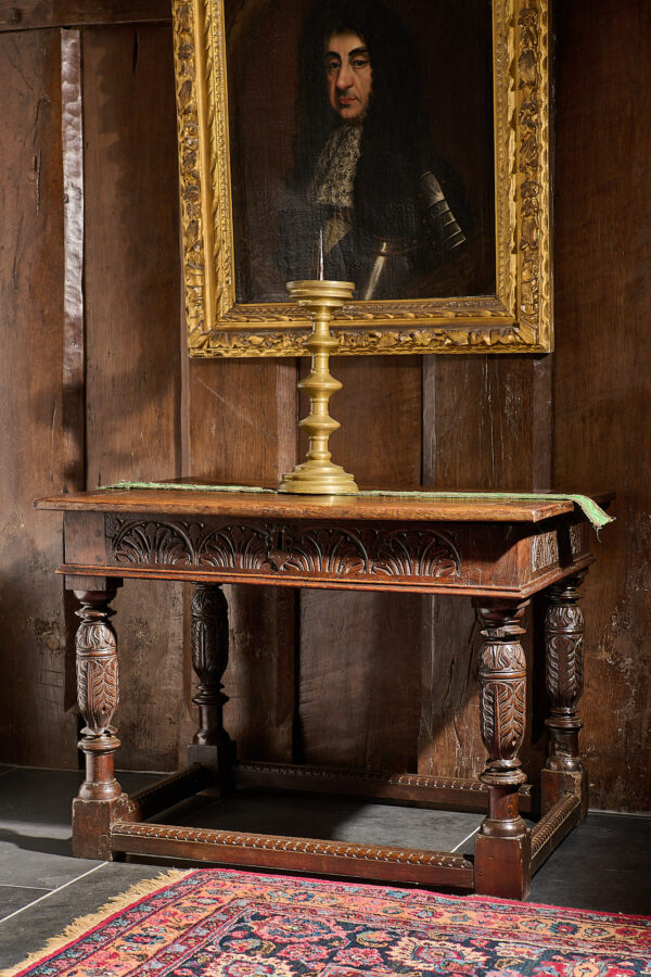 Elizabeth I oak box table