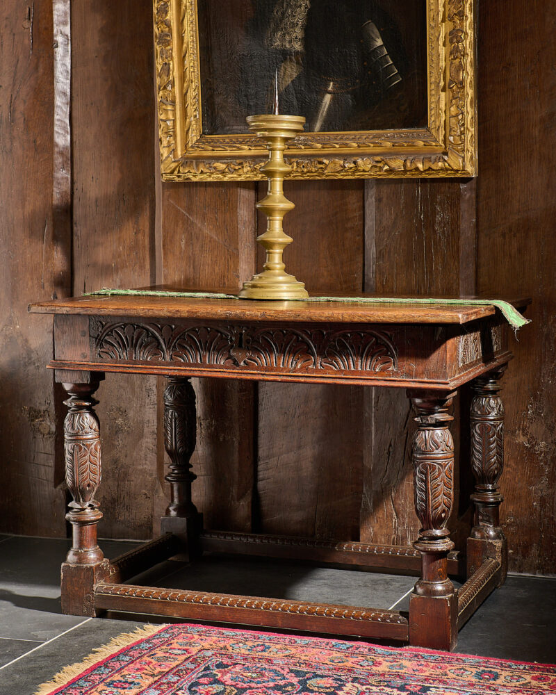 Elizabeth I oak box table