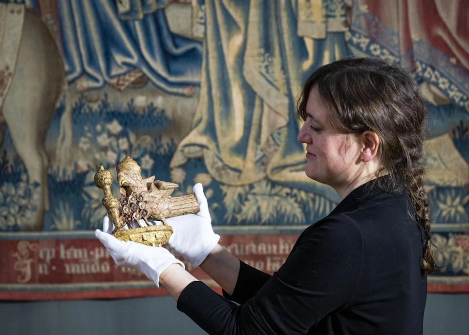 Queen Anne Boleyn’s falcon badge on show