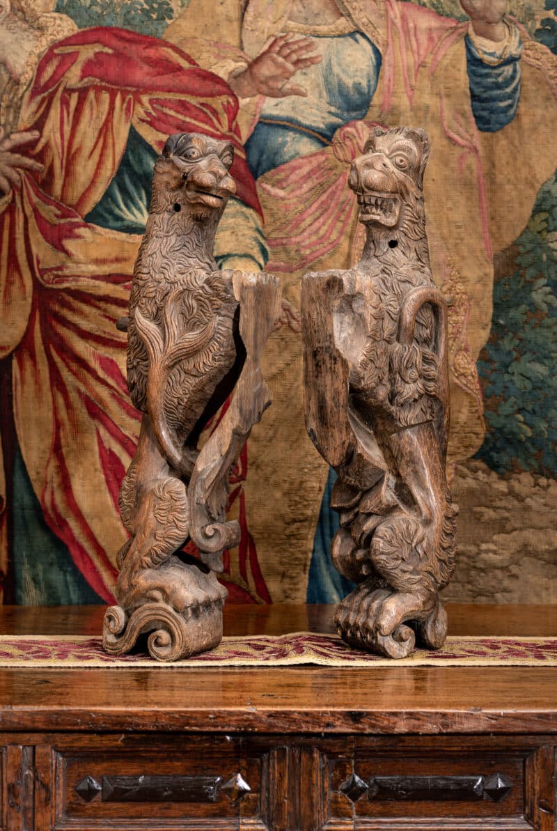 Elizabeth I oak carved heraldic lions