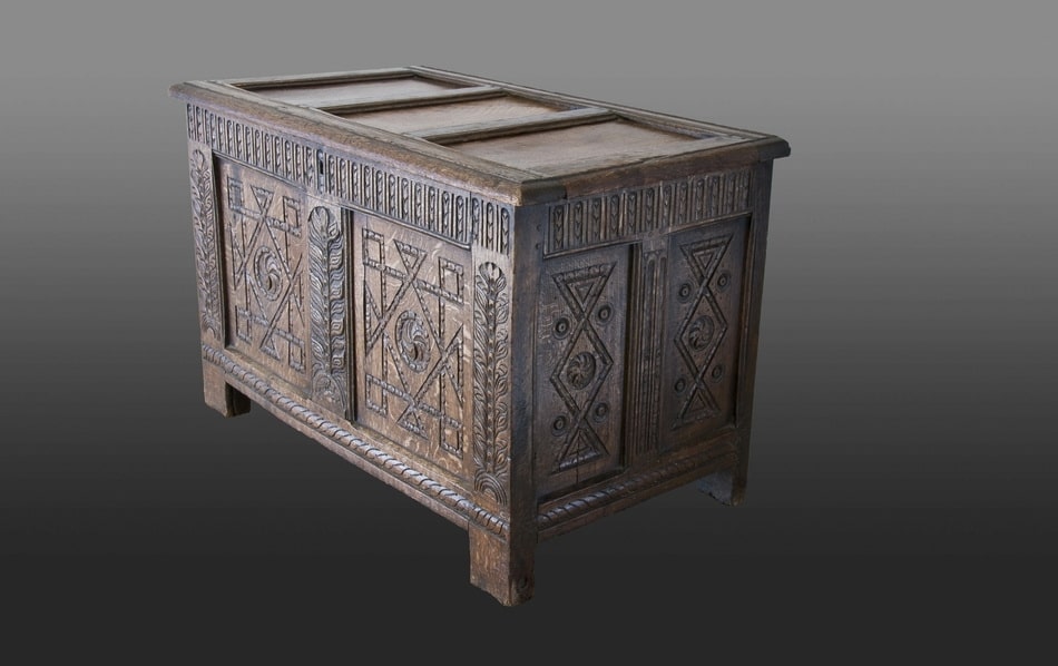 Elizabeth I oak chest