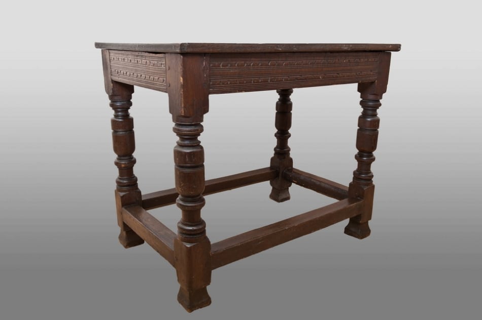 Elizabeth I joined oak table