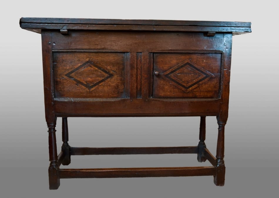 Elizabeth I oak hutch table