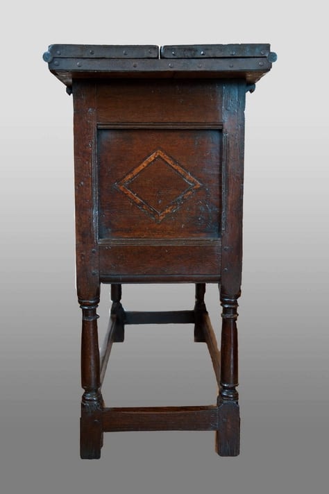Elizabeth I oak hutch table