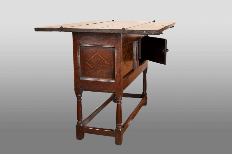 Elizabeth I oak hutch table