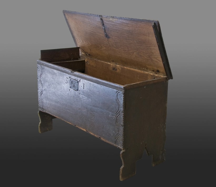 Elizabeth I oak board chest