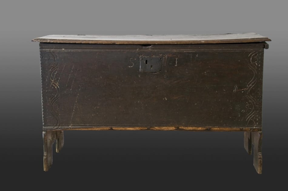 Elizabeth I oak board chest