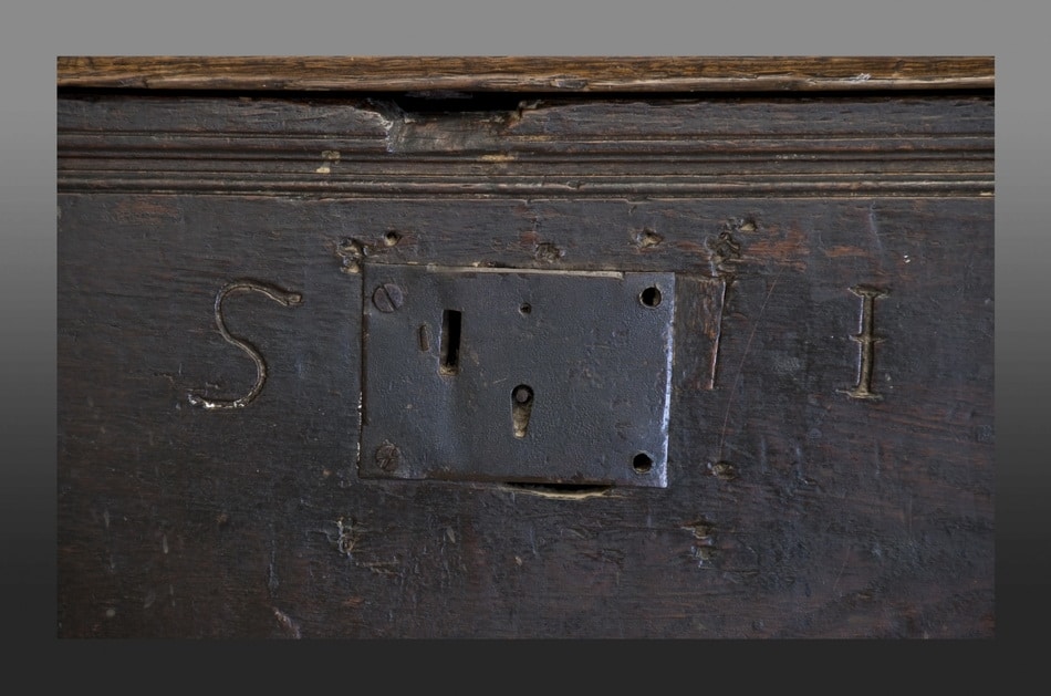 Elizabeth I oak board chest
