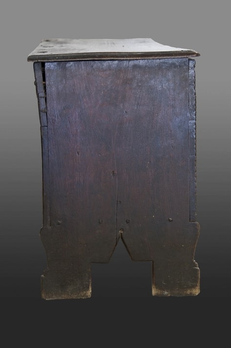 Elizabeth I oak board chest