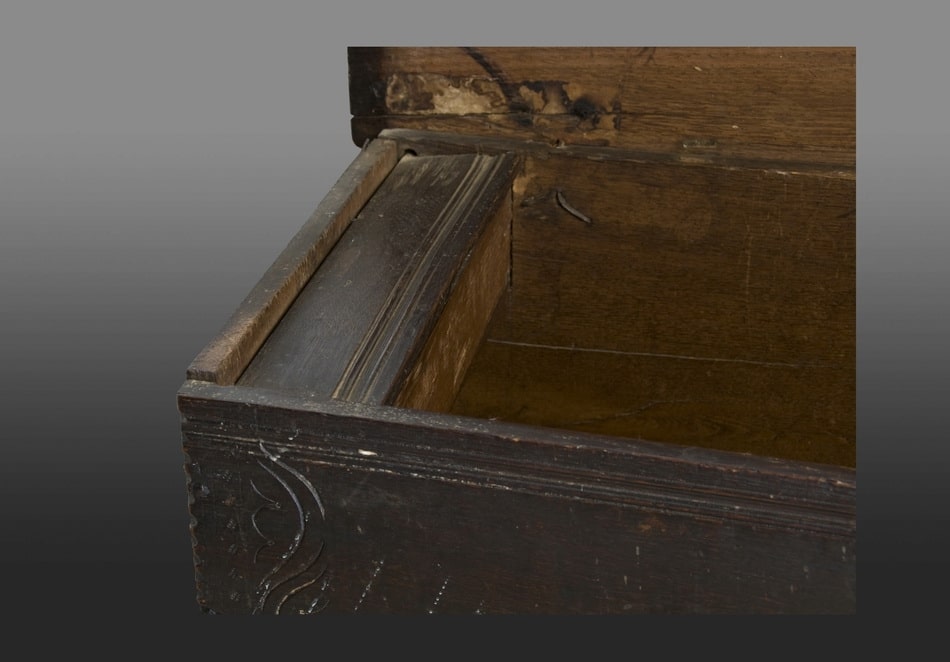 Elizabeth I oak board chest
