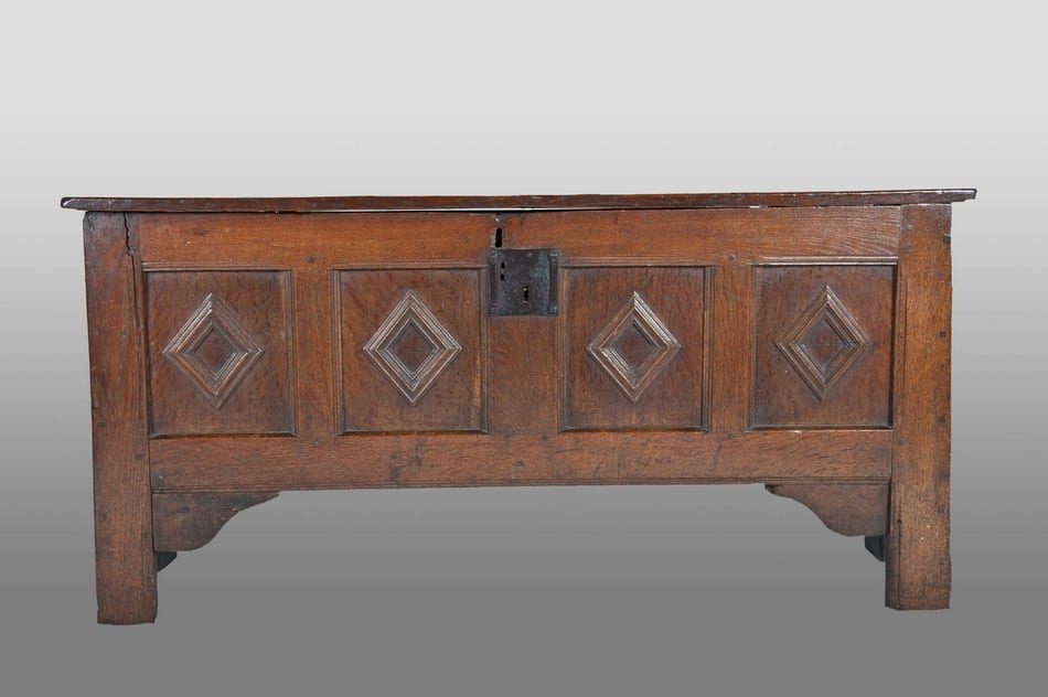 Elizabeth I oak chest
