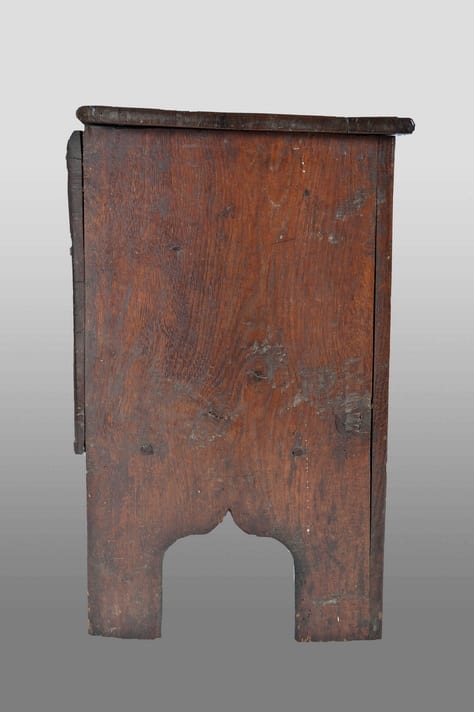 Elizabeth I oak chest