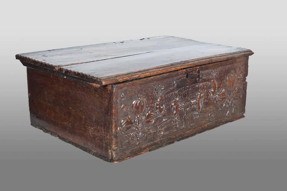 Elizabeth I carved box