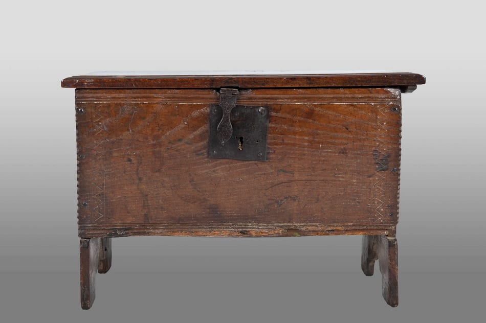 Elizabeth I child’s boarded chest