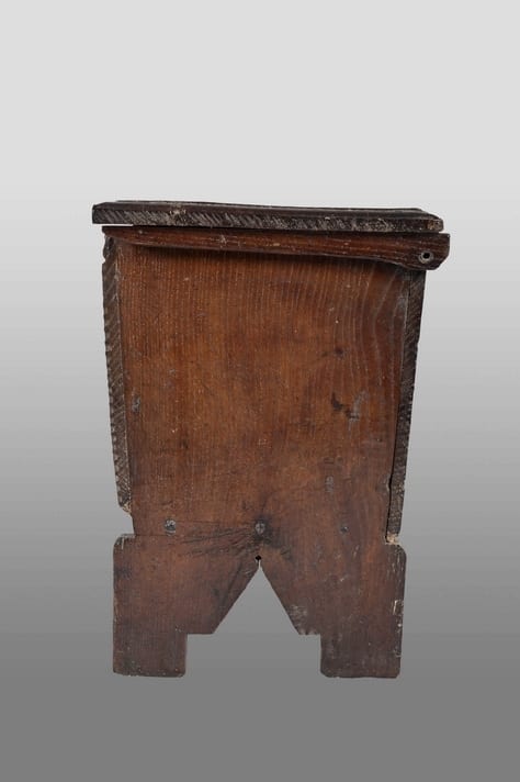 Elizabeth I child’s boarded chest