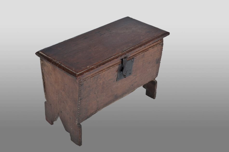 Elizabeth I child’s boarded chest