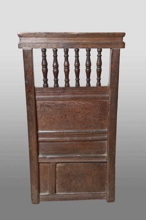 Elizabeth I oak box chair