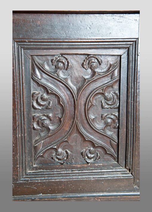 Henry VIII parchemin panel chest