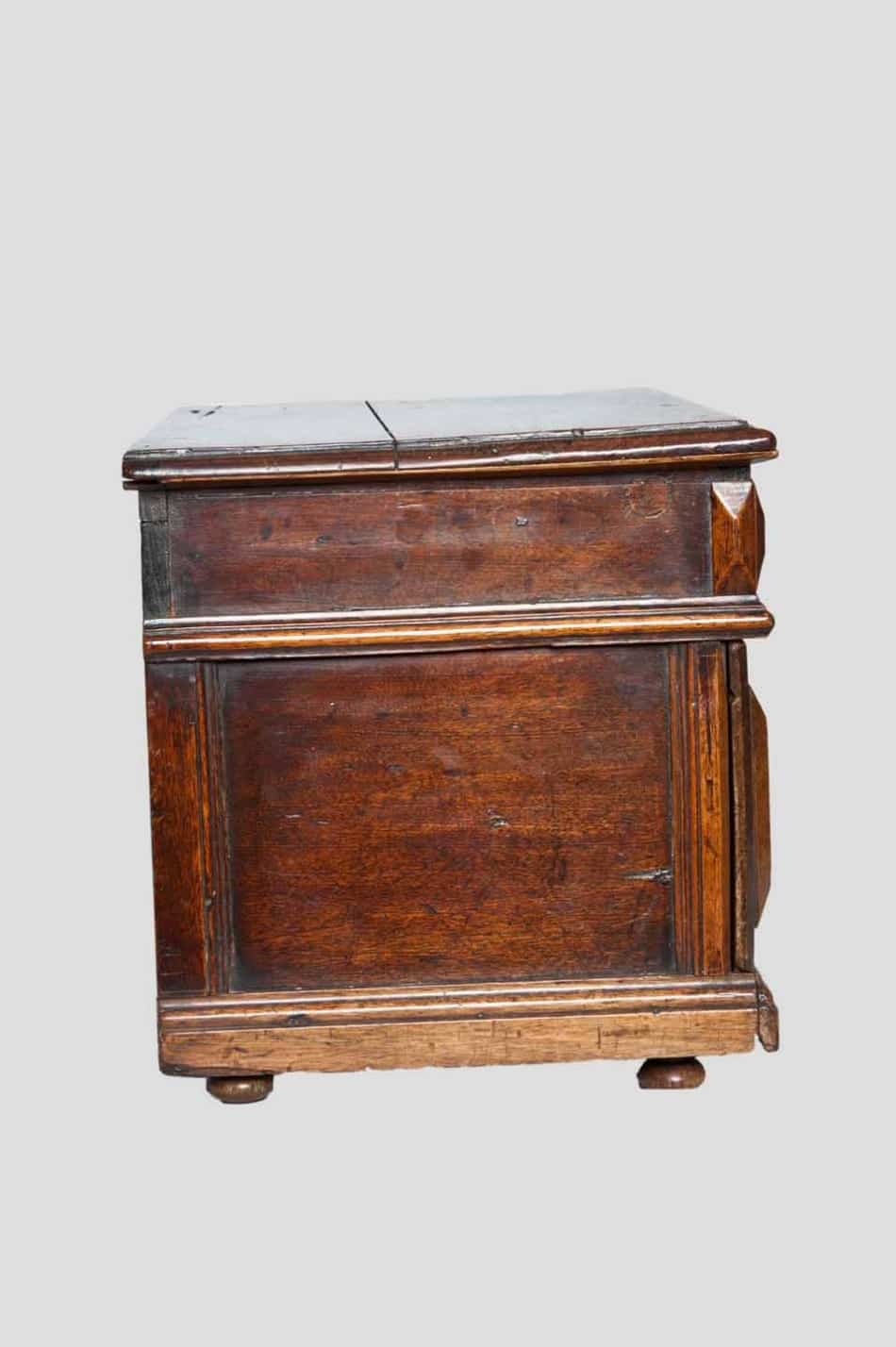 Elizabeth I walnut table cabinet