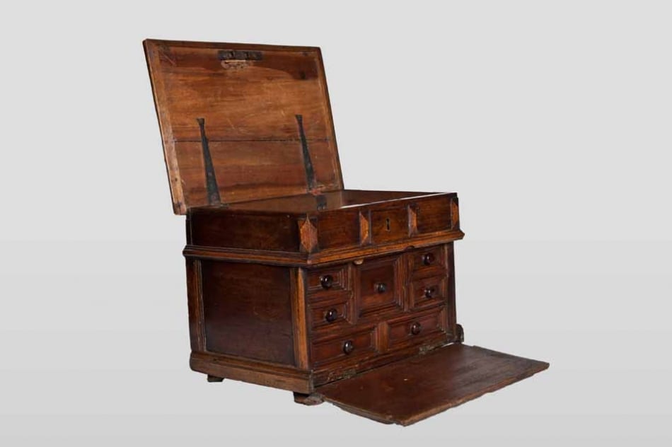 Elizabeth I walnut table cabinet