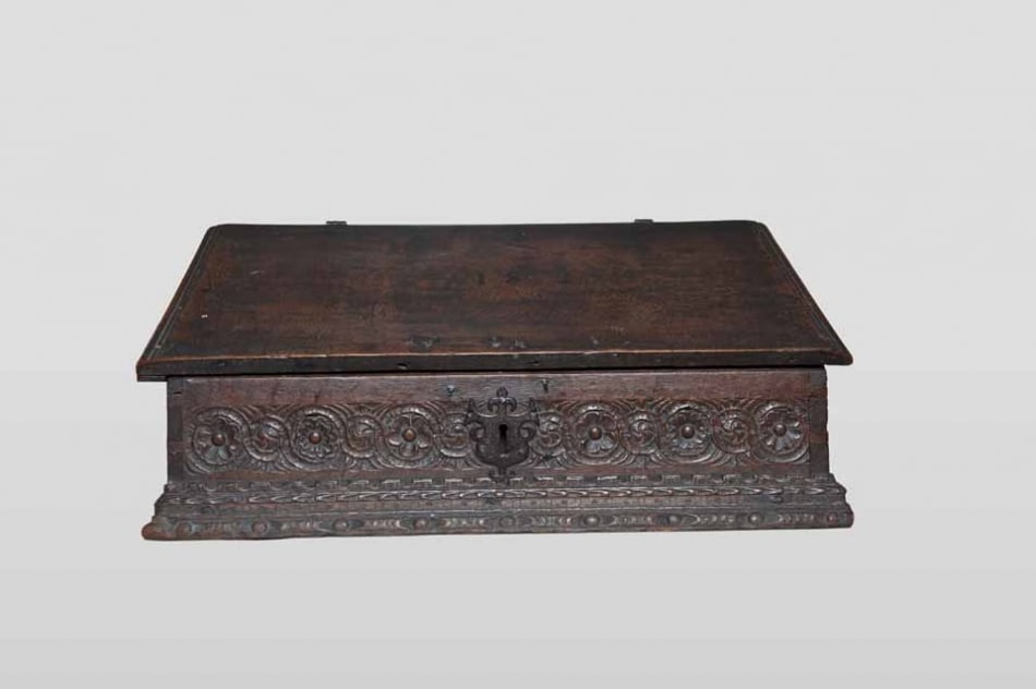 Elizabeth I oak writing slope
