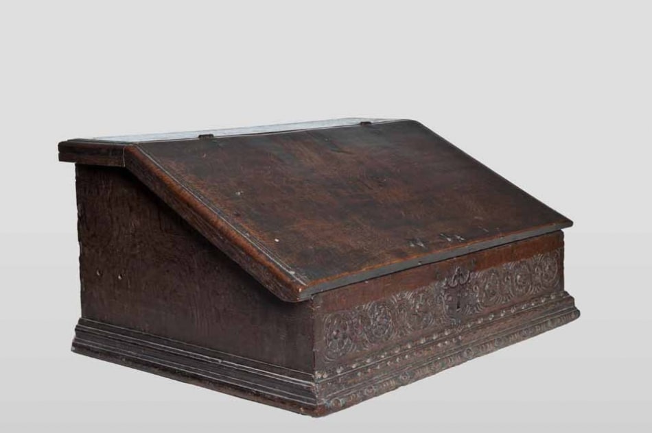 Elizabeth I oak writing slope