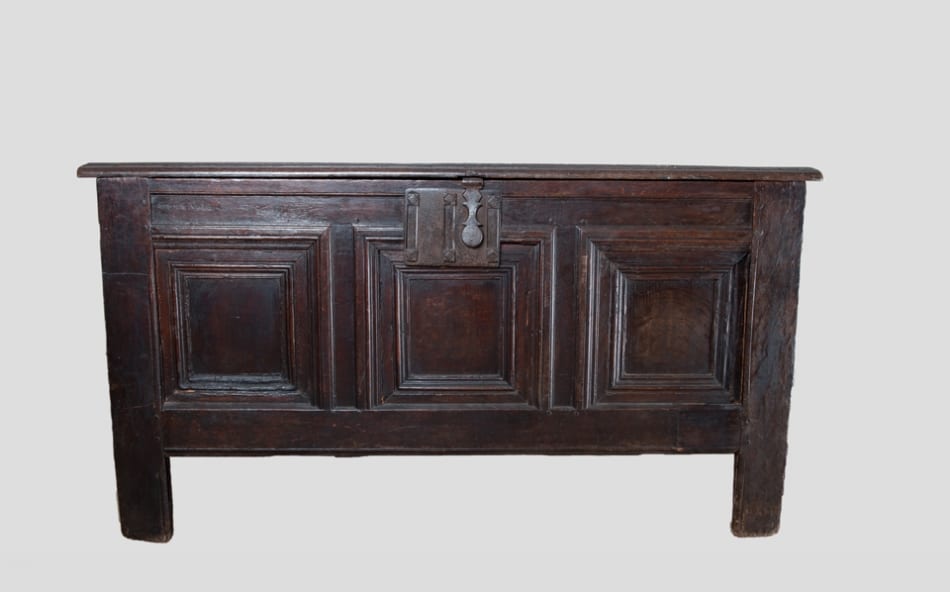 Elizabeth I oak chest