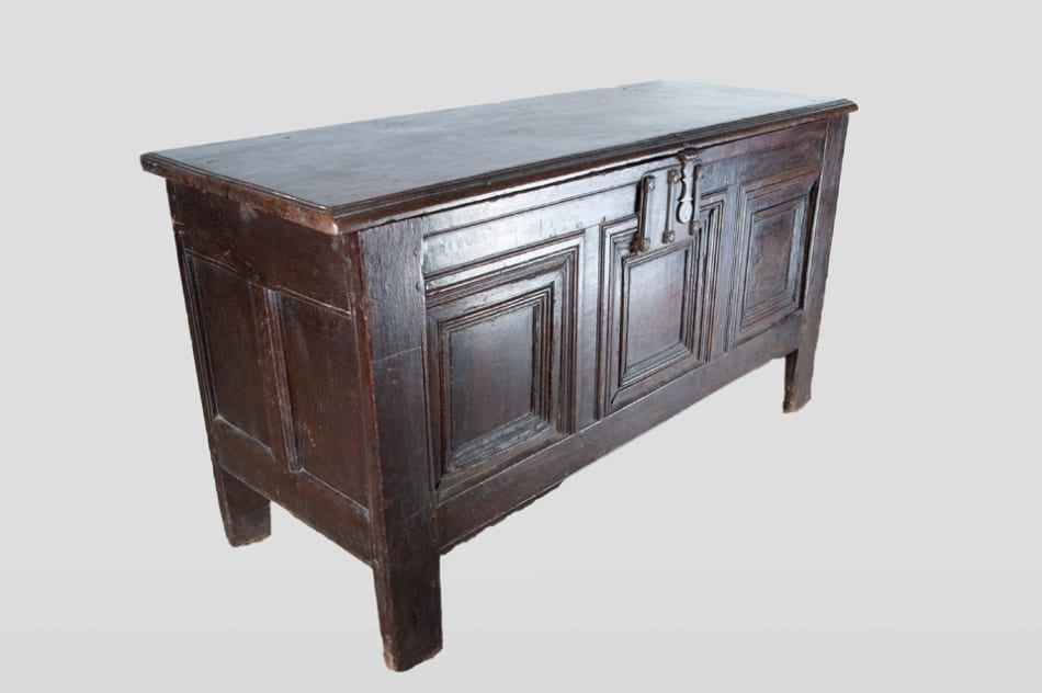 Elizabeth I oak chest