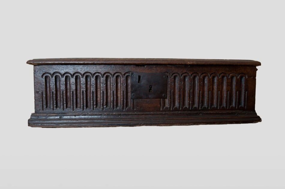 Elizabeth I carved oak box