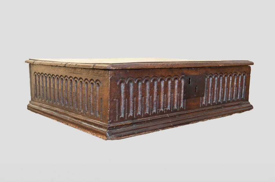 Elizabeth I carved oak box