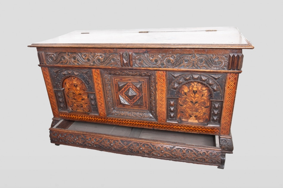 Elizabeth I joined oak and inlaid chest