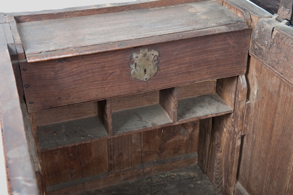 Elizabeth I joined oak and inlaid chest