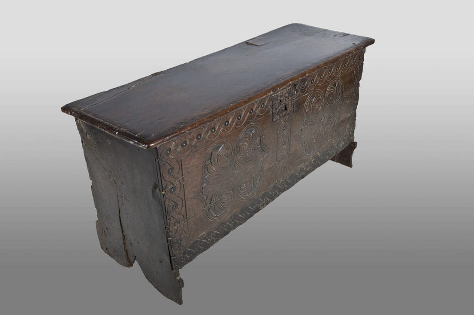 Elizabeth I oak boarded chest