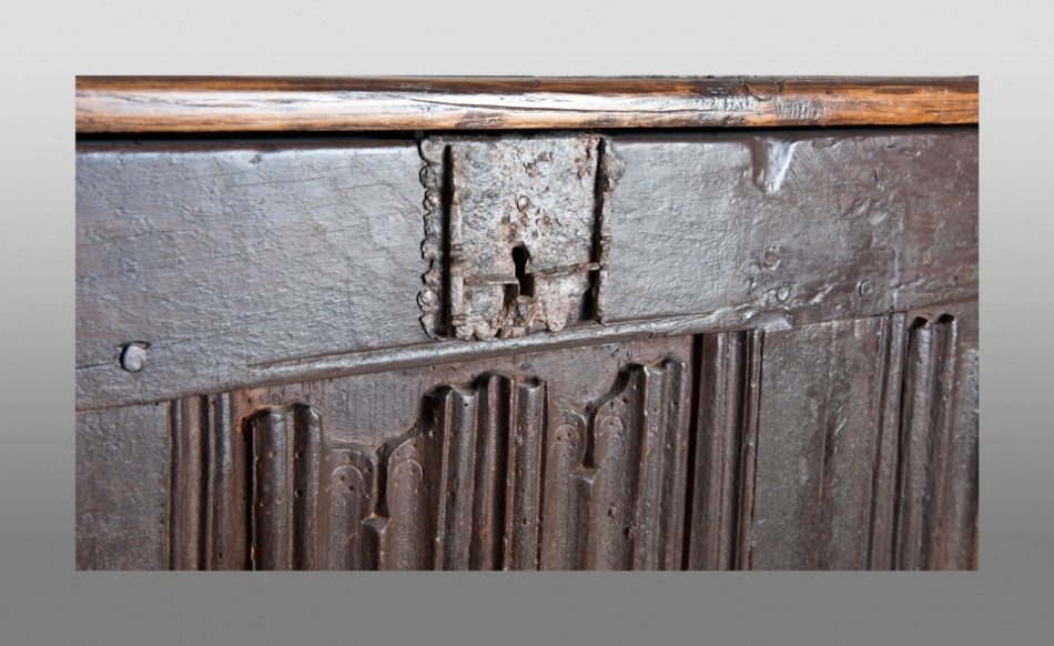 Late gothic oak linenfold chest