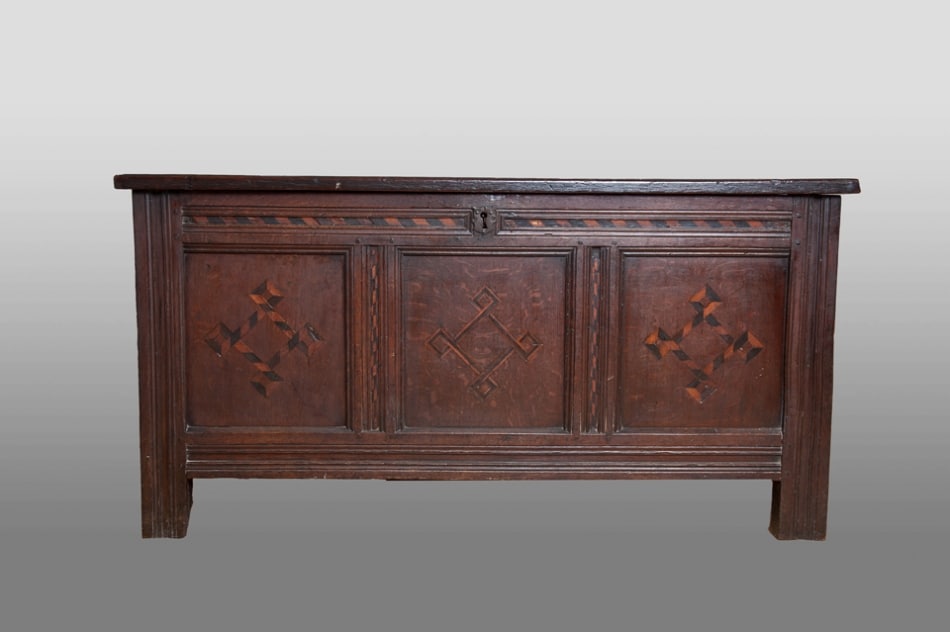 Early 17th century Joined oak chest