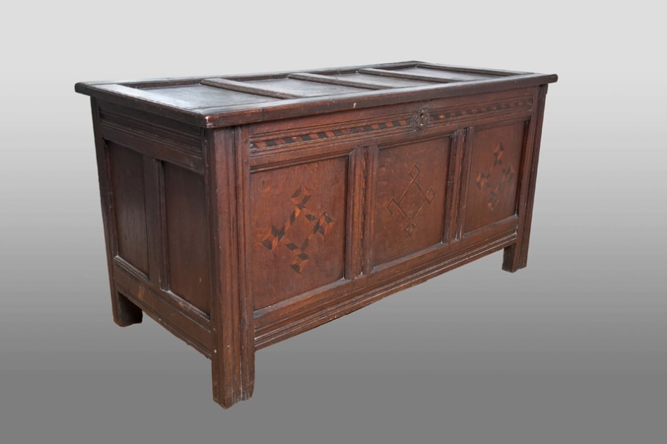 Early 17th century Joined oak chest