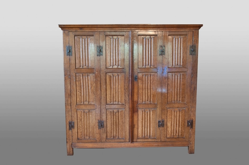 Late Gothic oak linenfold armoire