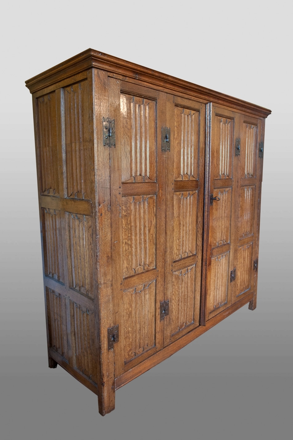 Late Gothic oak linenfold armoire
