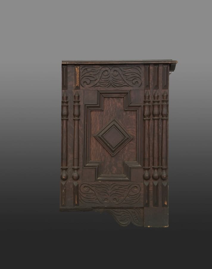 Thomas Dennis Jr oak chest