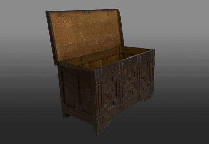 Thomas Dennis Jr oak chest