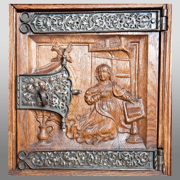 Late Gothic early Renaissance oak carved buffet