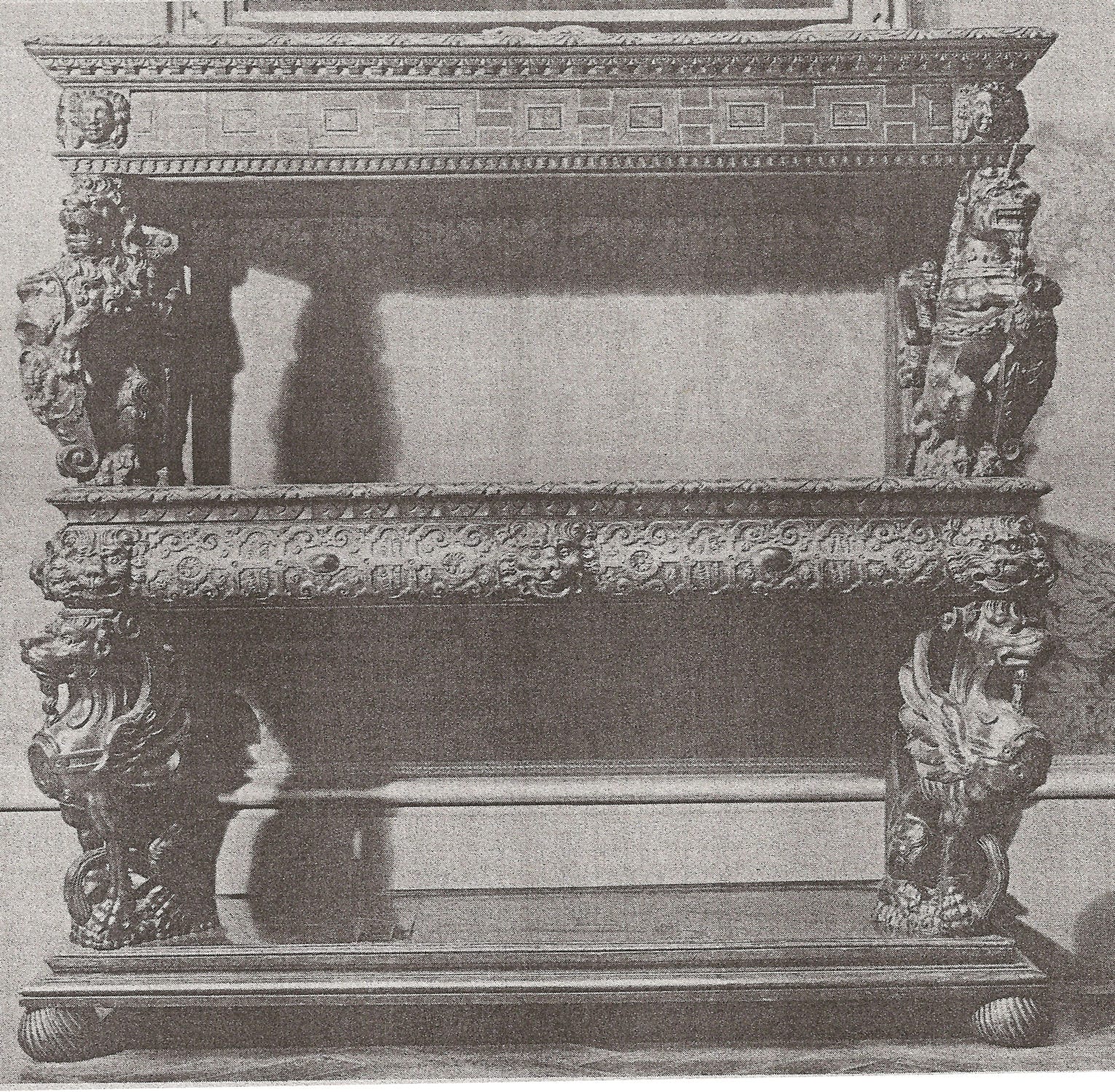 Elizabeth I joined court cupboard