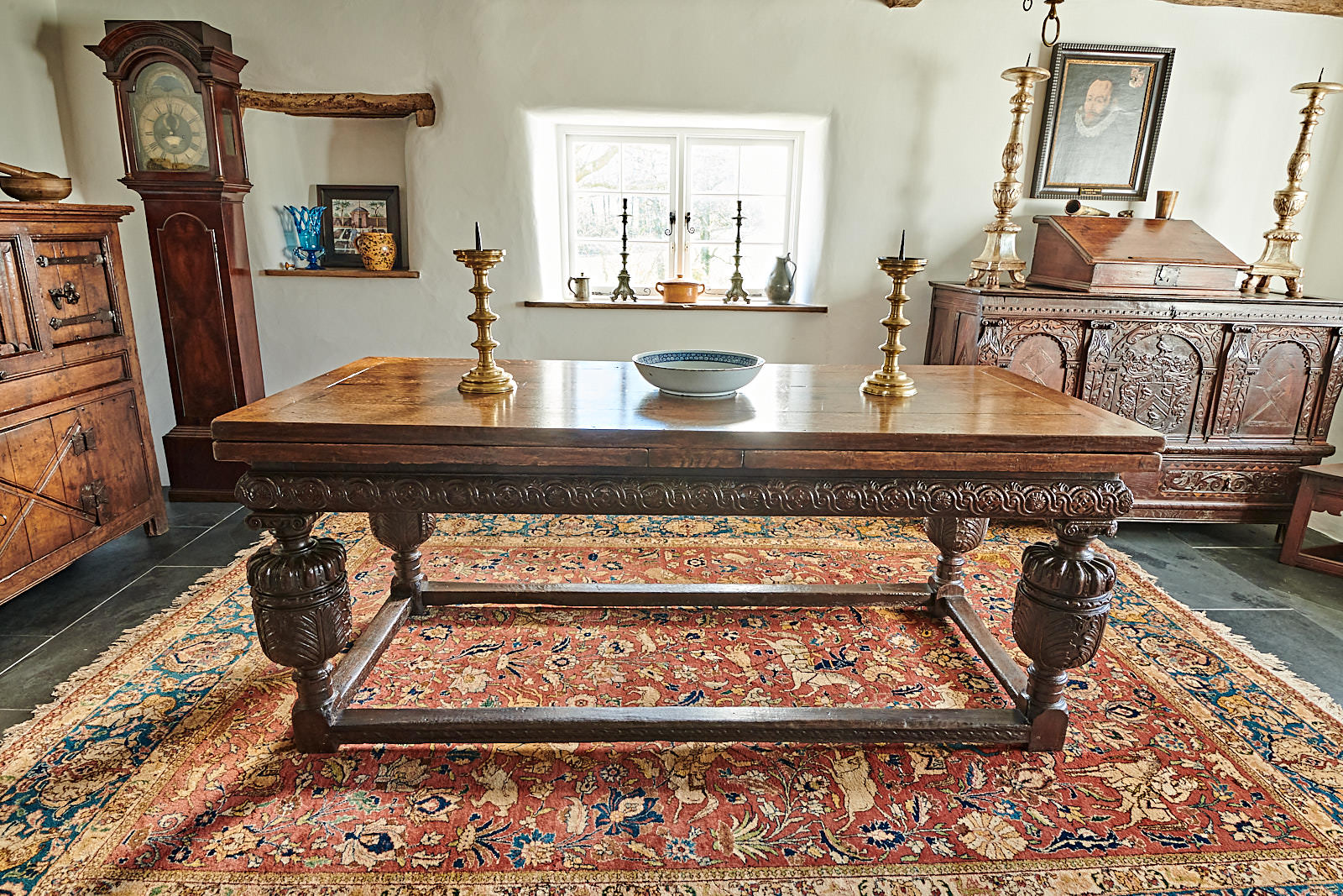 Elizabeth I oak draw leaf table