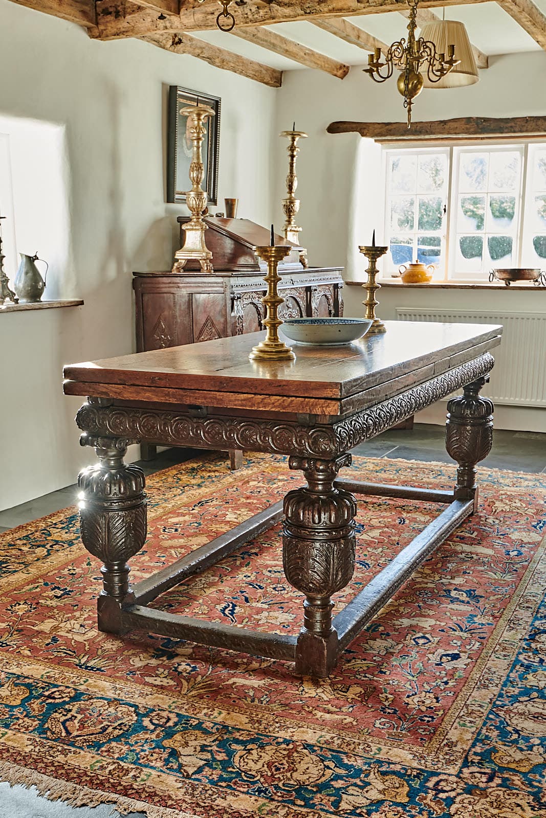 Elizabeth I oak draw leaf table