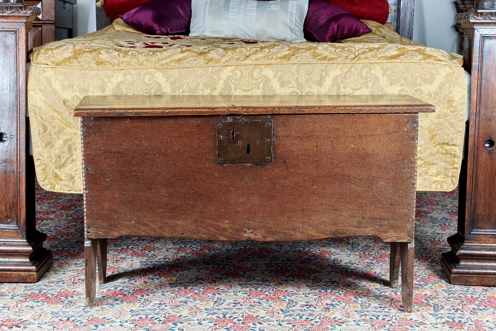 Elizabeth I oak boarded chest
