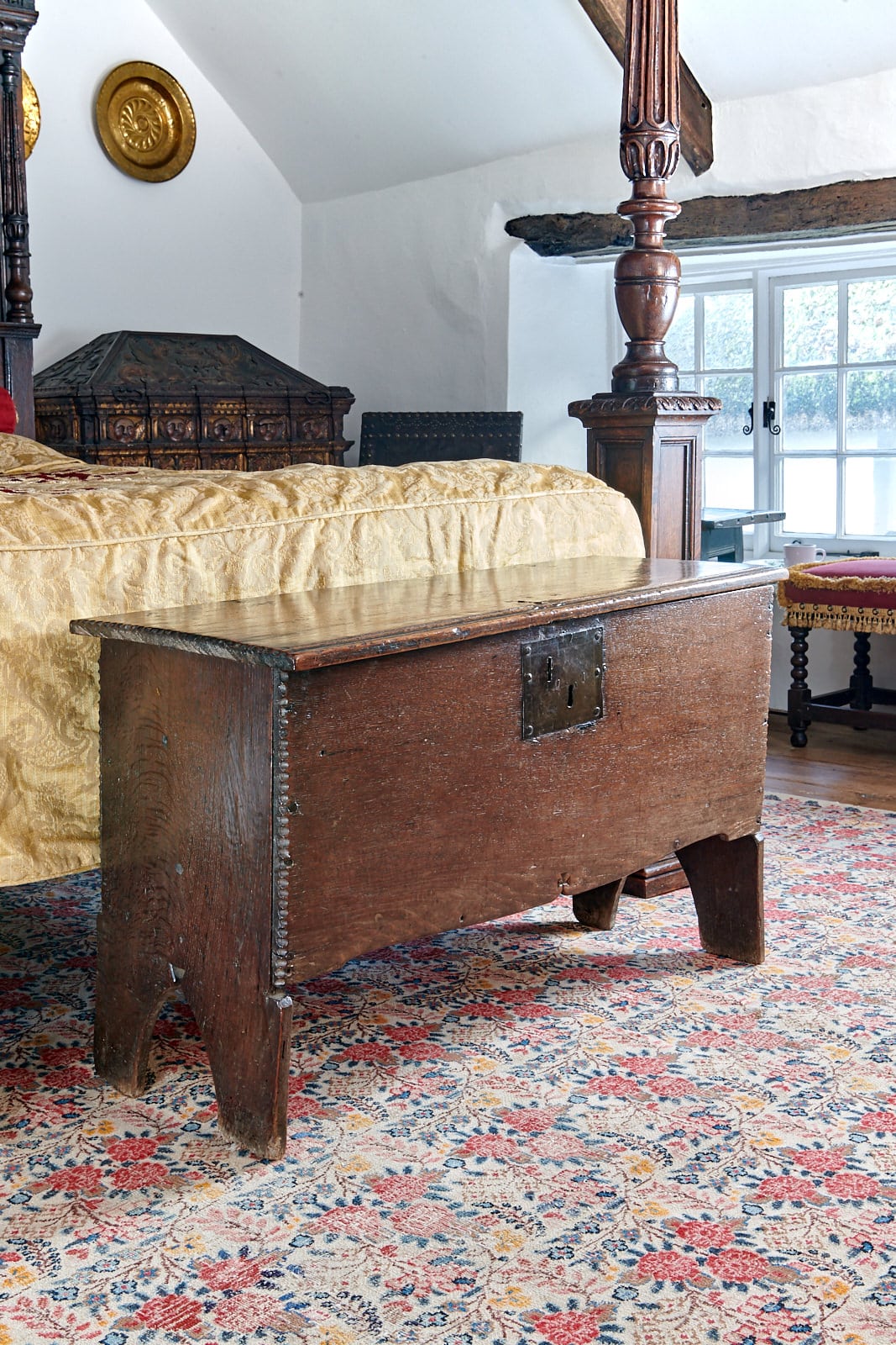 Elizabeth I oak boarded chest