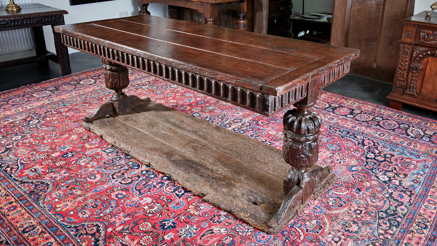 Elizabeth I oak trestle table