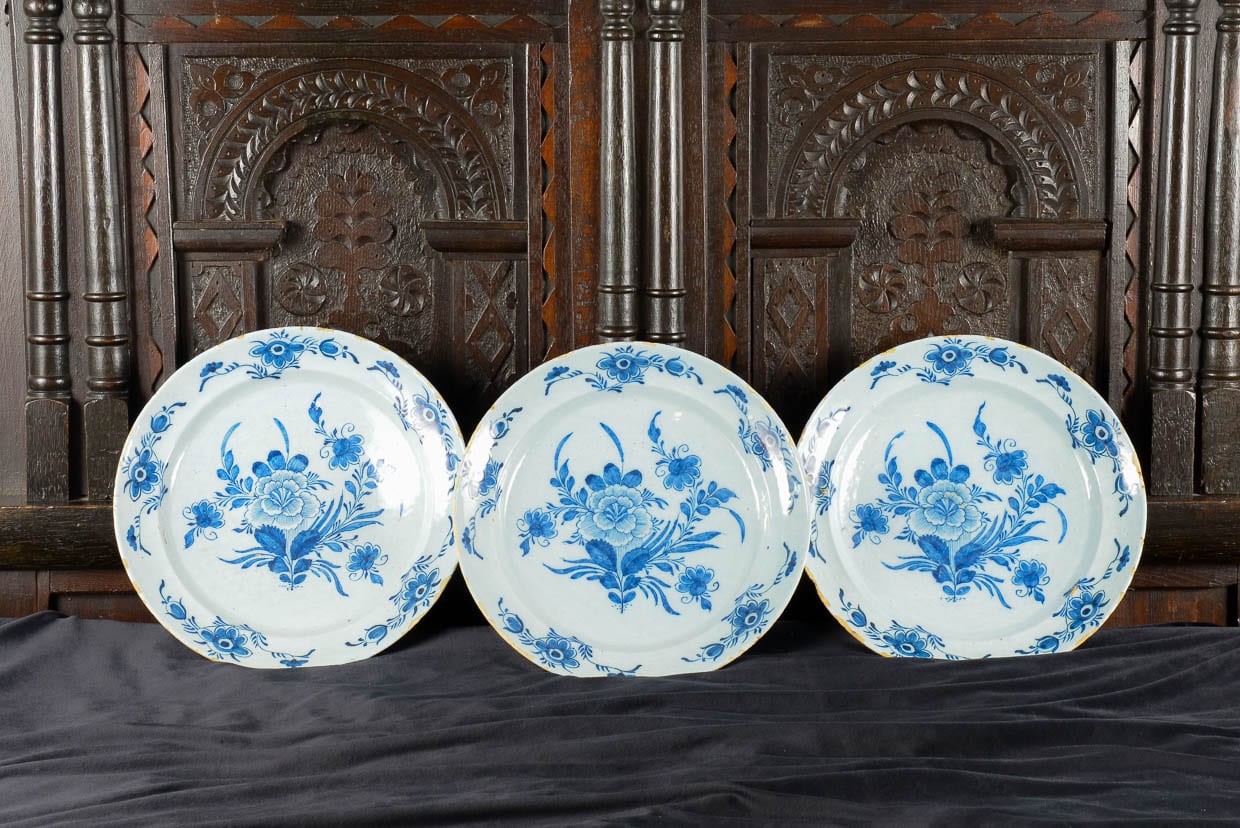 Set of three Delft chargers