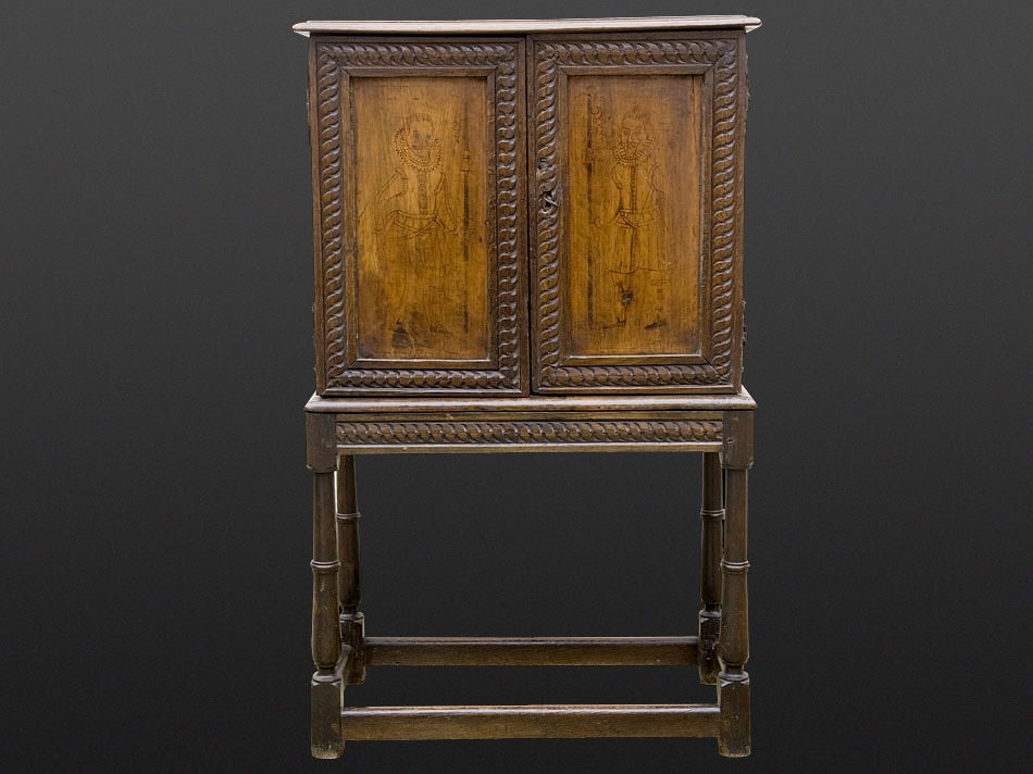 Elizabeth I  cabinet