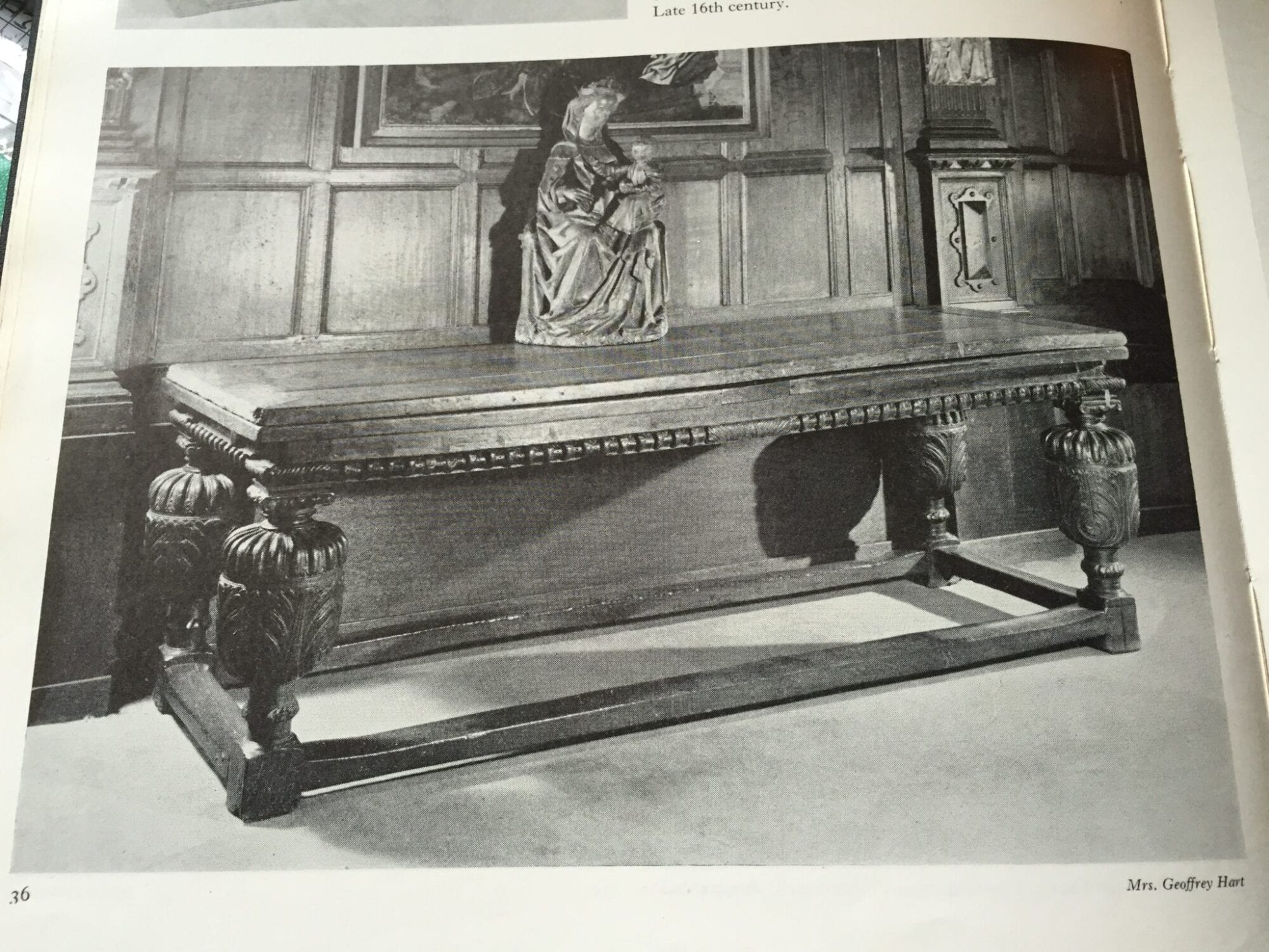 Elizabeth I draw leaf table